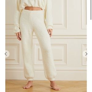 SKIMS joggers size S/M, cream